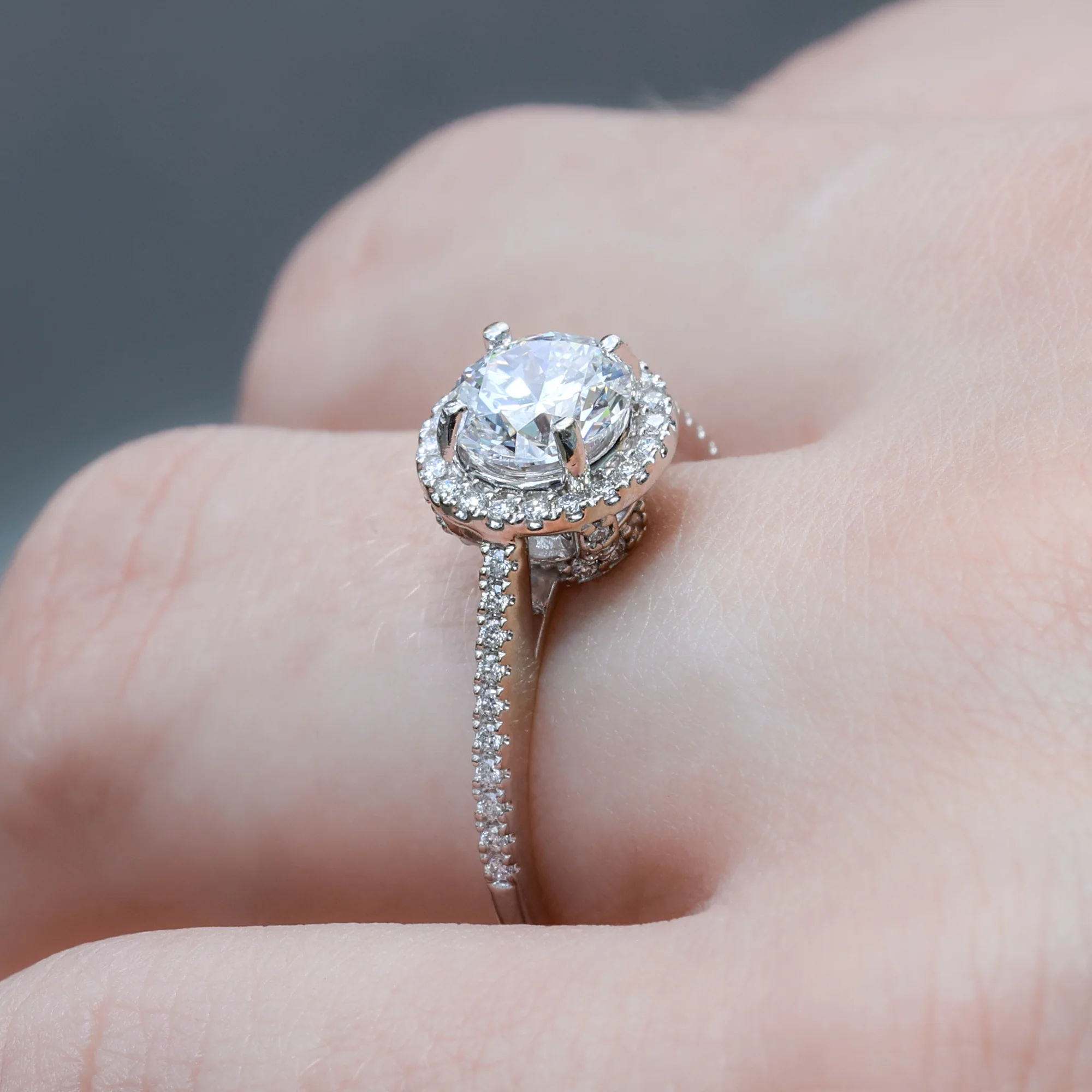 1.00 Carat GIA Certified 14kt White Gold Engagement Ring - Image 4