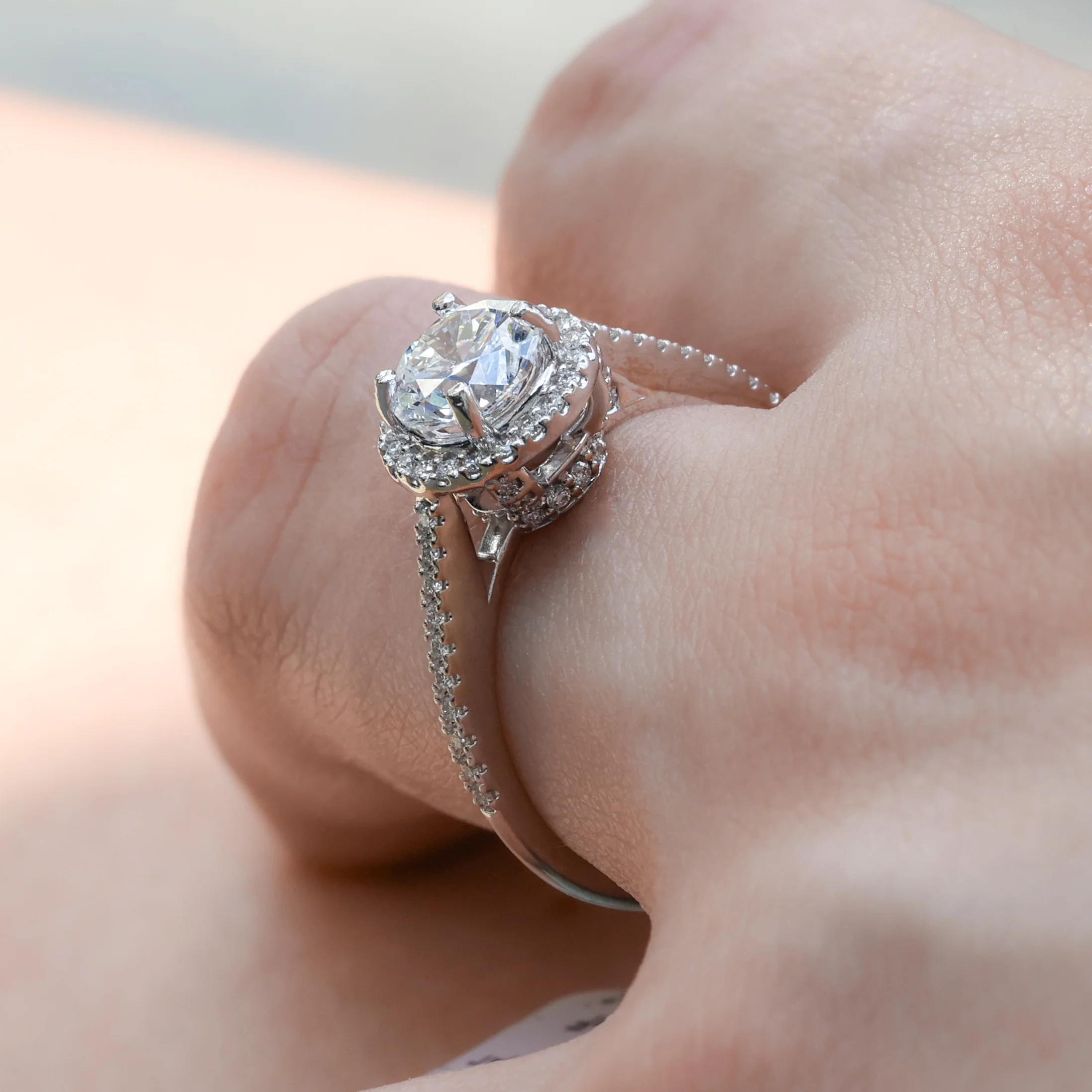 1.00 Carat GIA Certified 14kt White Gold Engagement Ring - Image 5