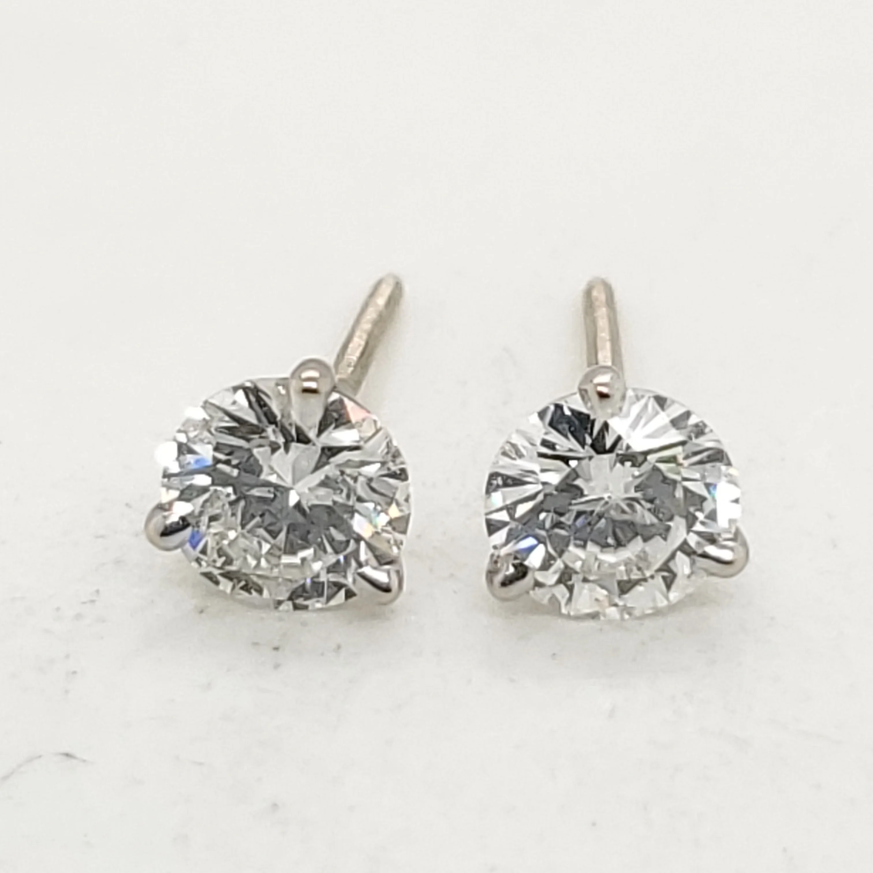 1.07 Carat Total Weight Diamond Stud Earrings