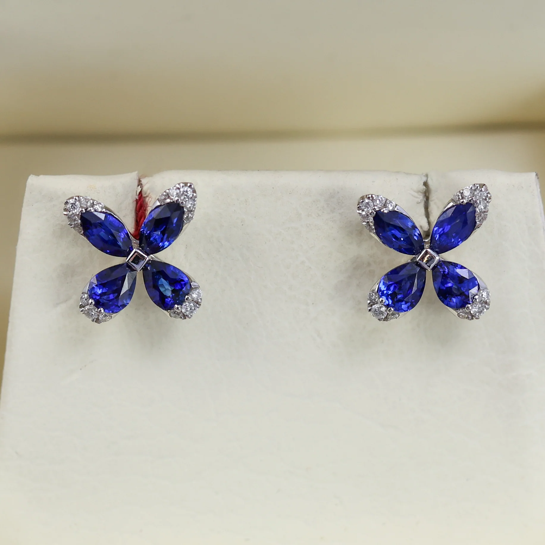 1.47 Ctw 14kt White Gold Floral ""X"" Pattern Sapphire And Diamond Earrings - Image 2
