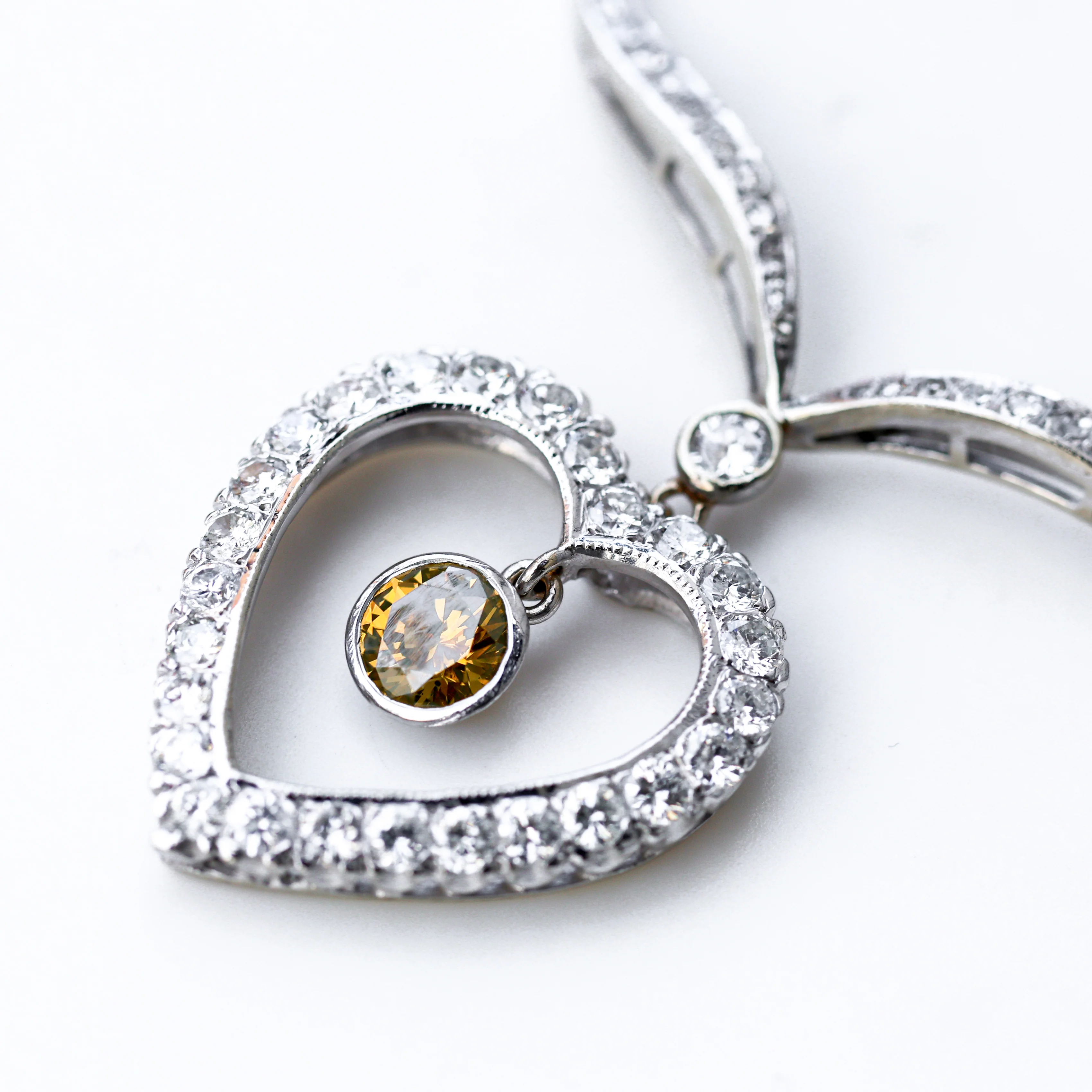 14/18kt White Gold and Diamond Necklace - Image 2
