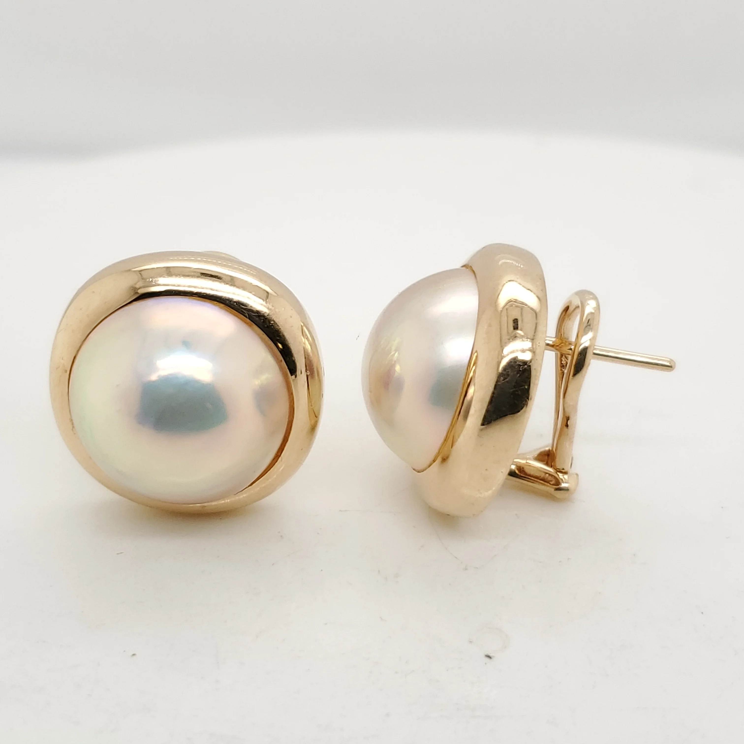 14Kt Gold Mobe Pearl Earrings