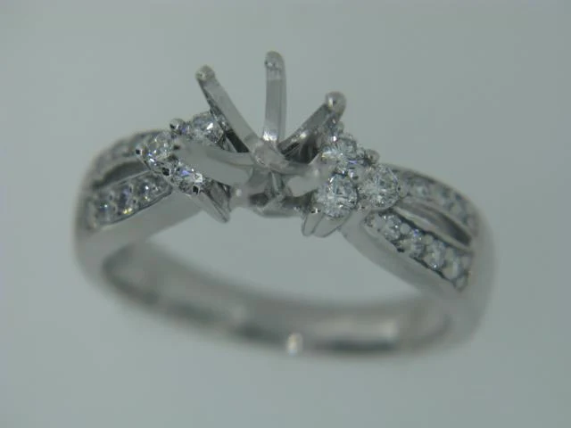 14Kt White Gold And Diamond Engagement Ring Mounting