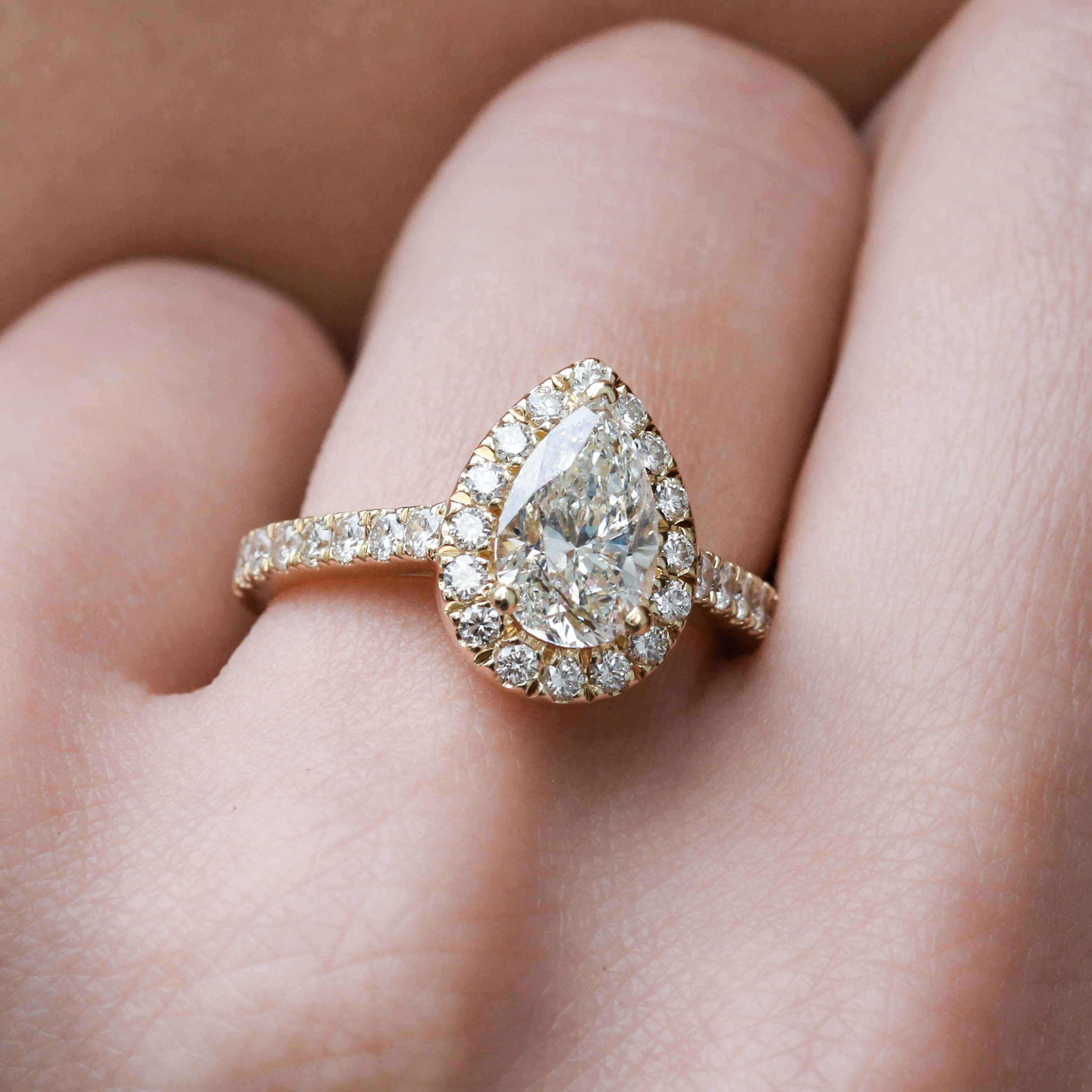 14kt Yellow Gold 1.51 Carat Pear Shape Diamond Engagement Ring - Image 4