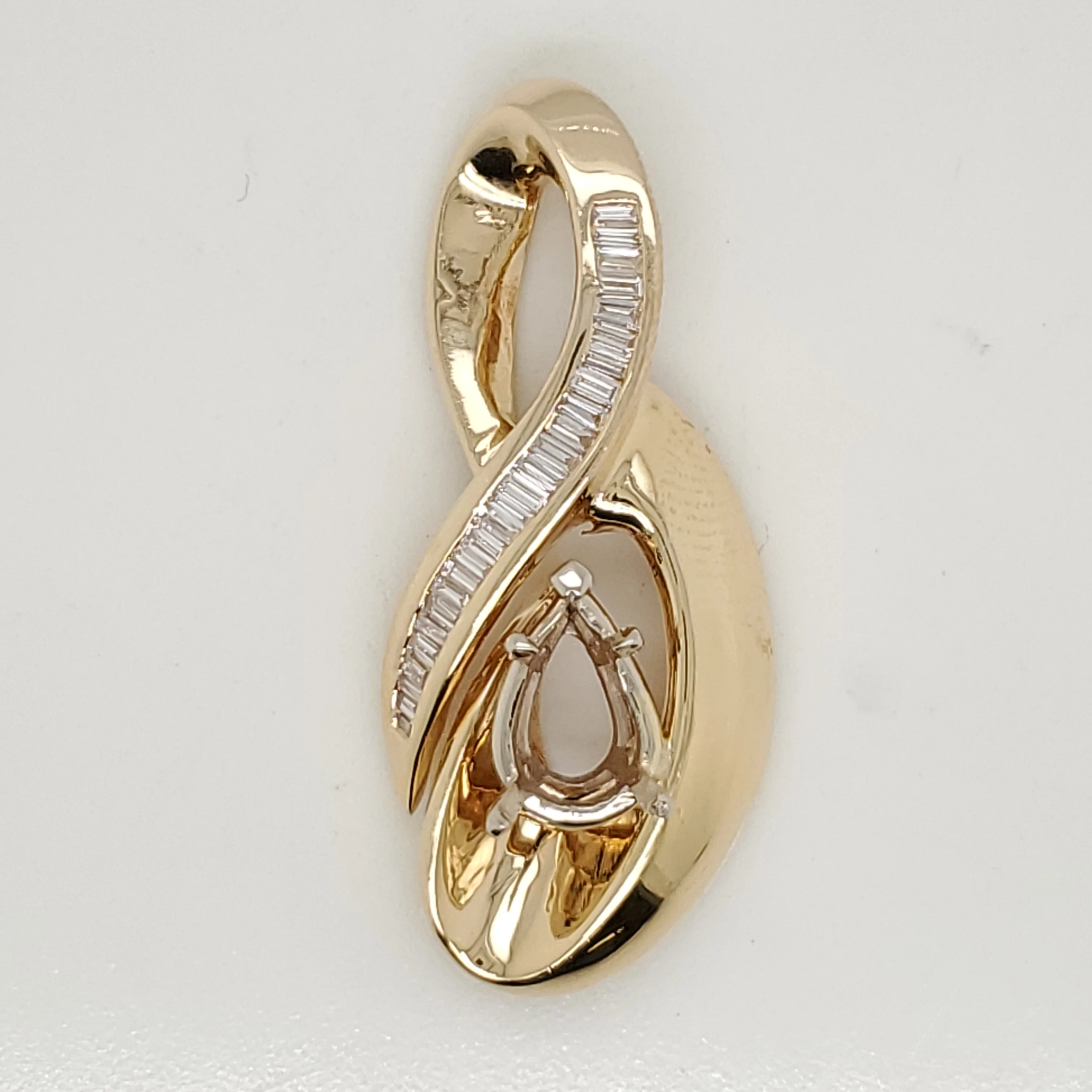 14kt Yellow Gold and Diamond Pendant Mounting