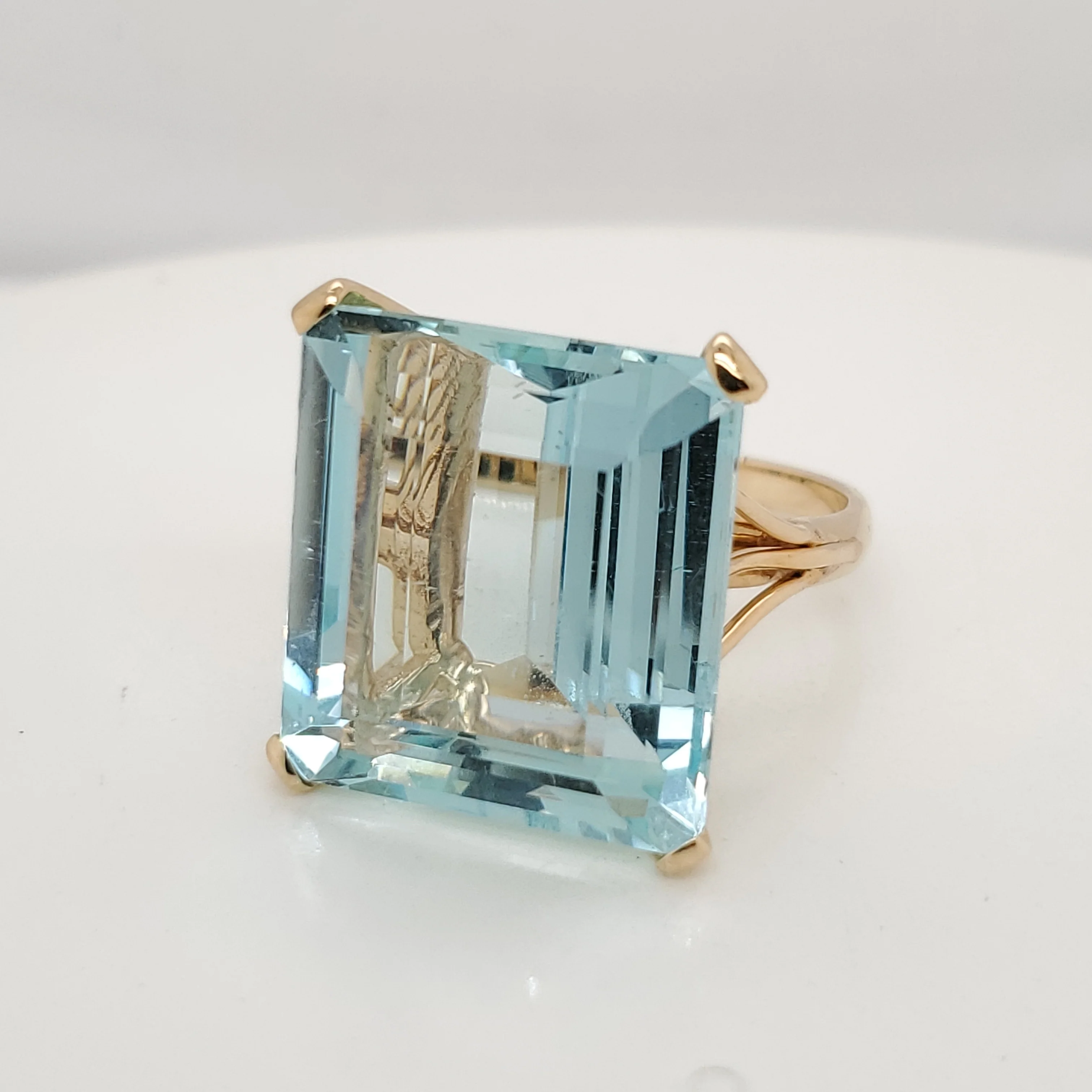 14kt Yellow Gold Aquamarine Ring