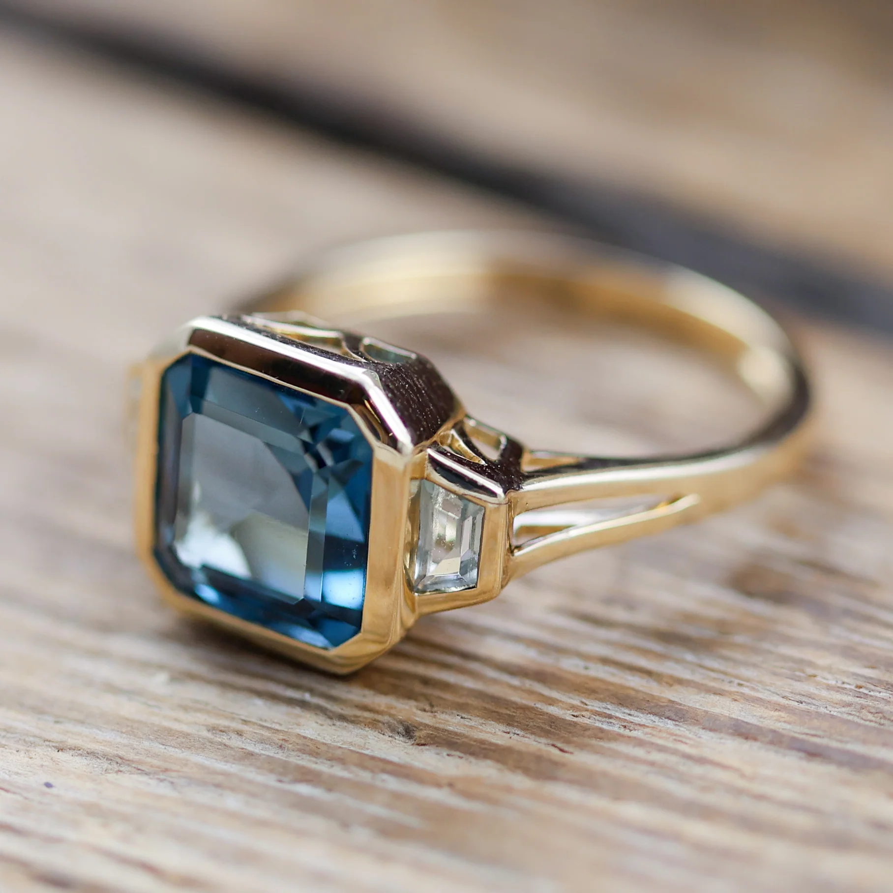 14kt Yellow Gold Blue Topaz Ring - Image 3