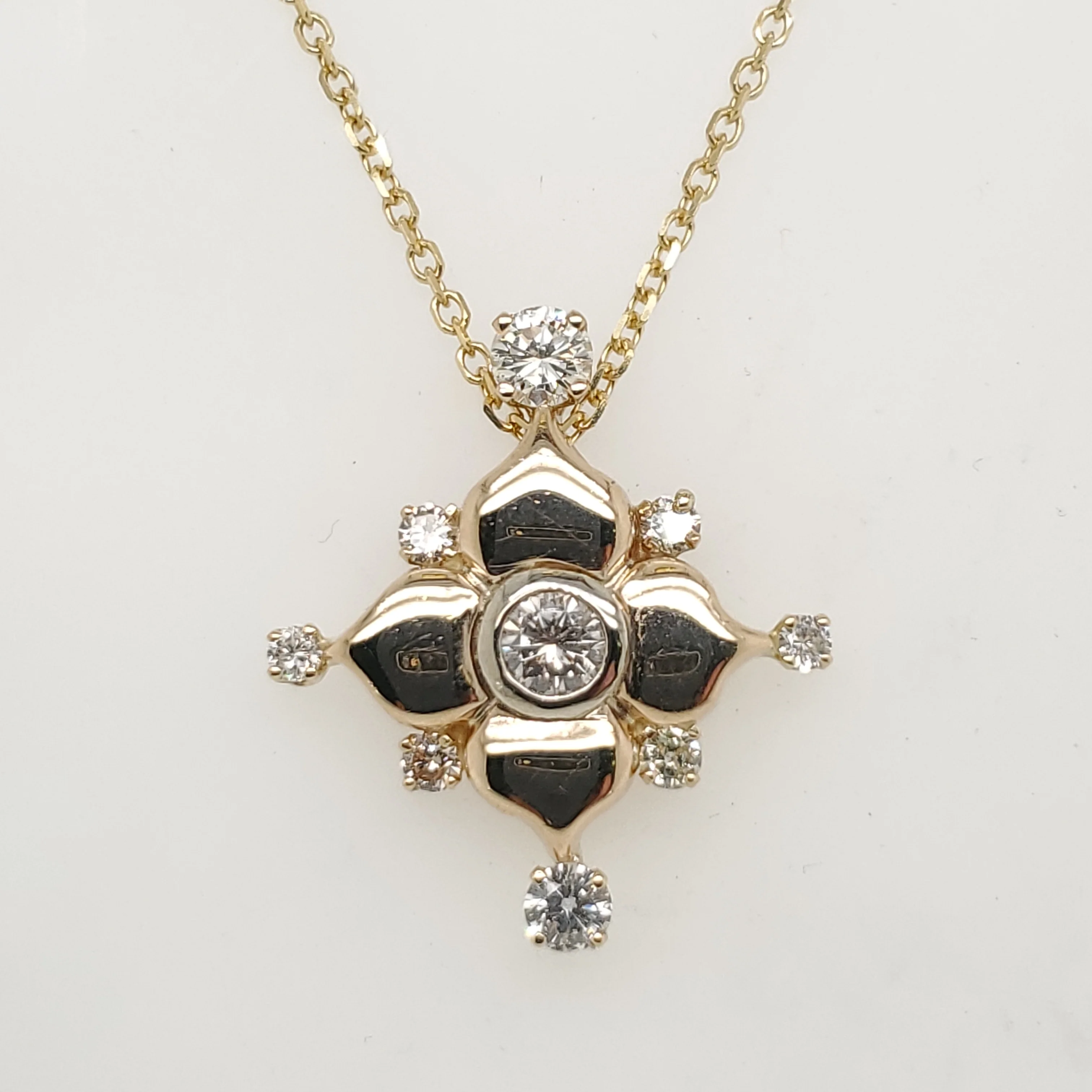 14kt Yellow Gold Diamond Pendant Necklace