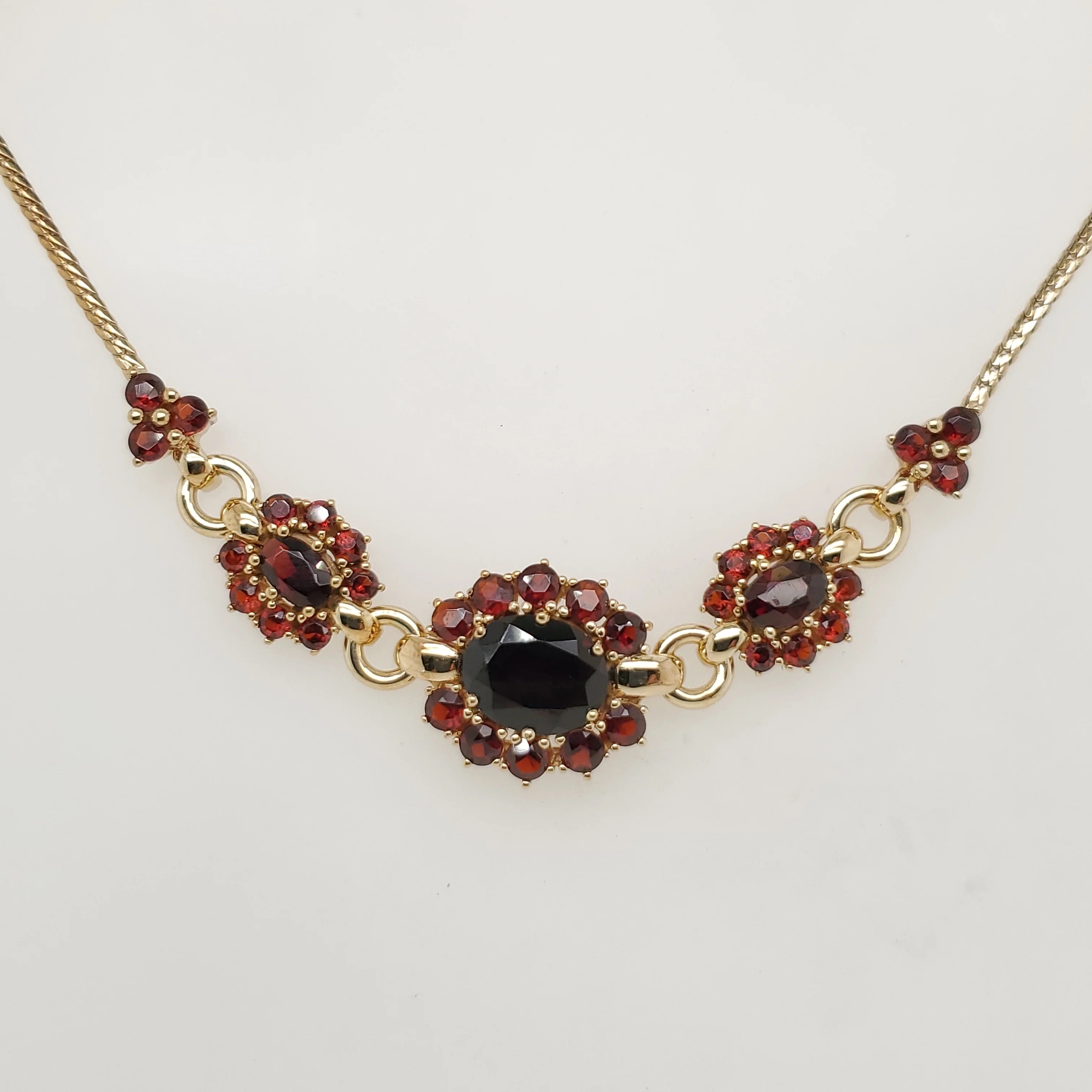 14kt Yellow Gold Garnet Neckalce