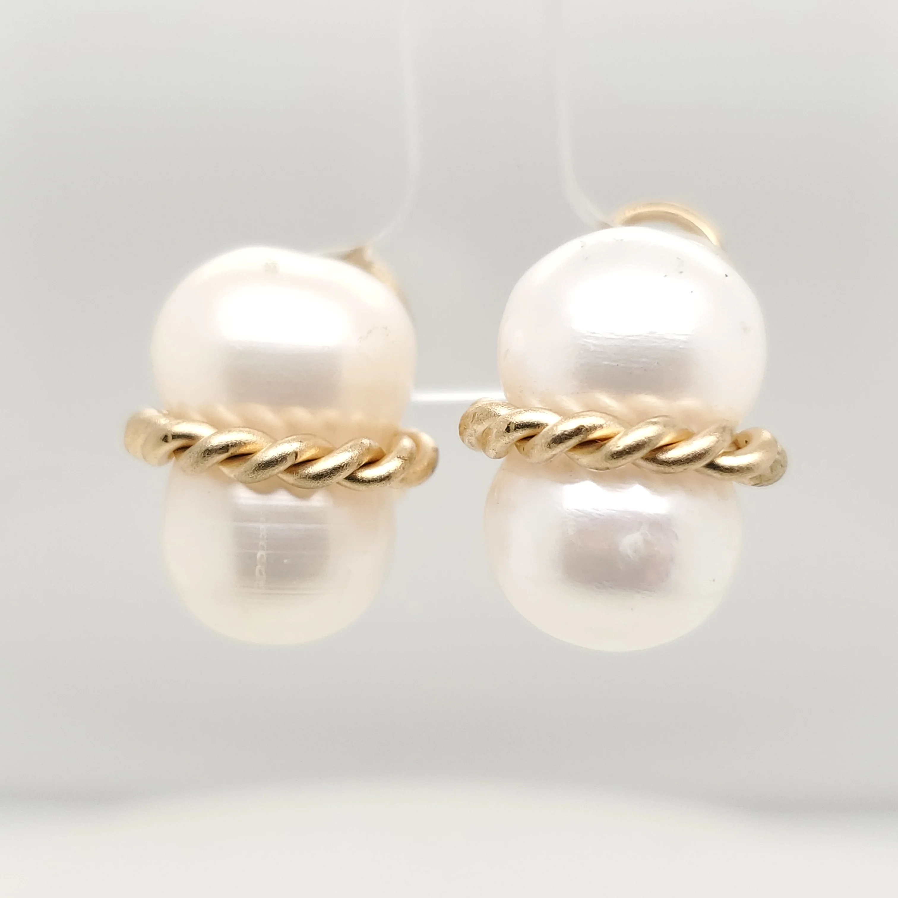 14kt Yellow Gold Pearl Earrings