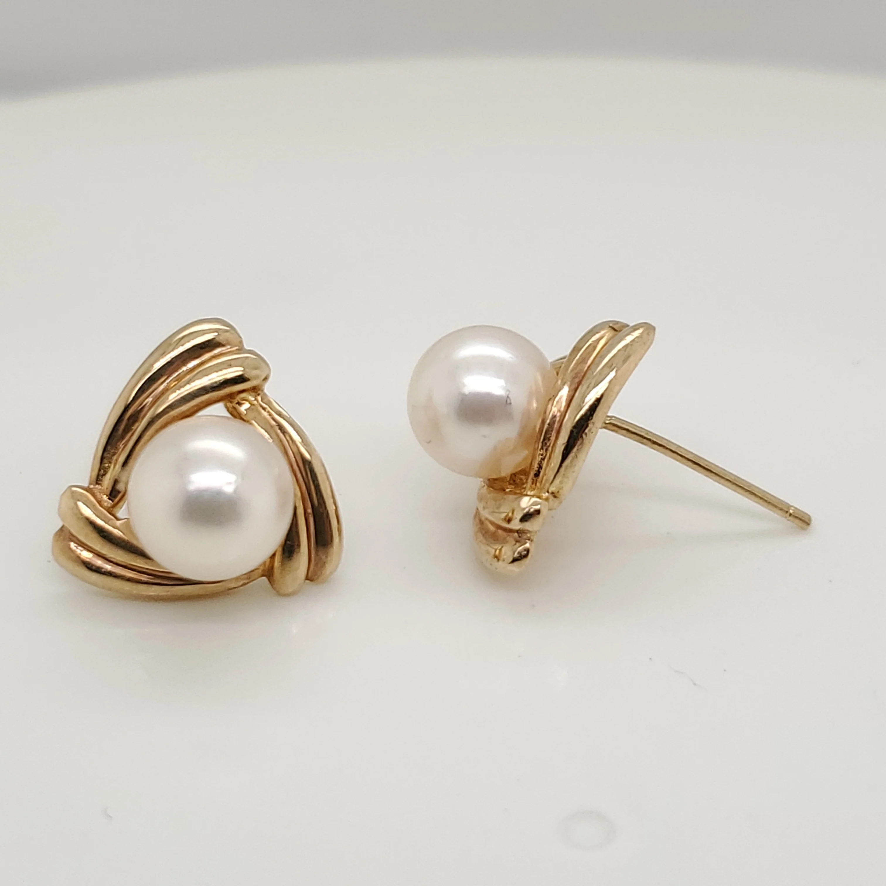 14kt Yellow Gold Pearl earrings