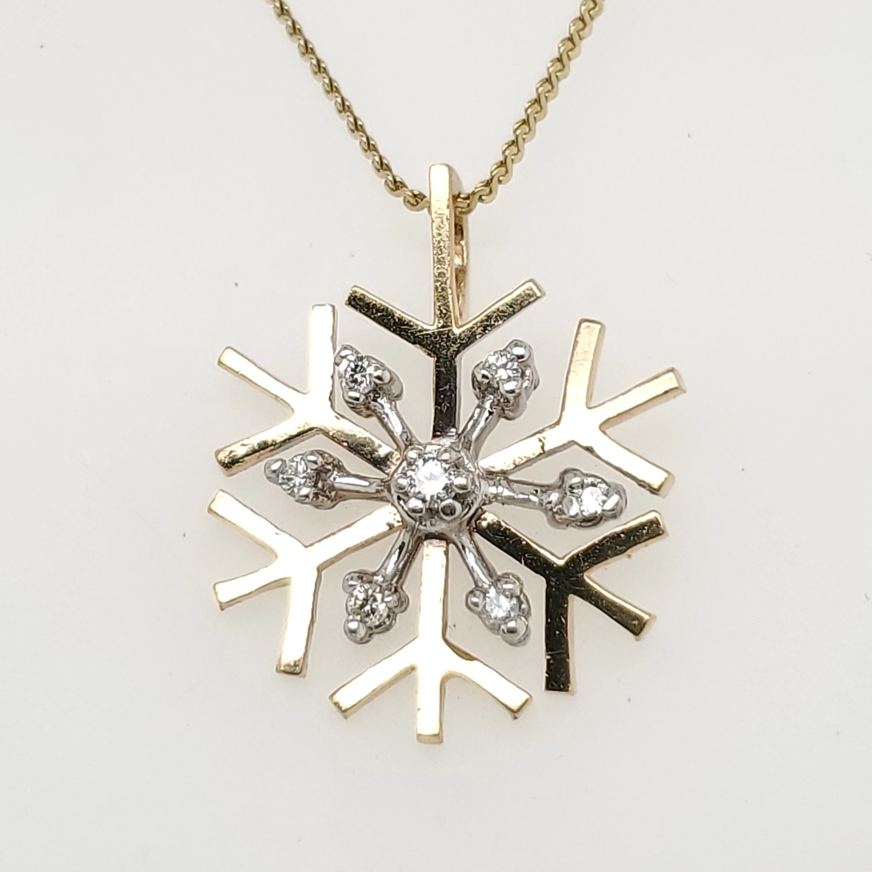 14kt Yellow Gold Snowflake Pendant Necklace