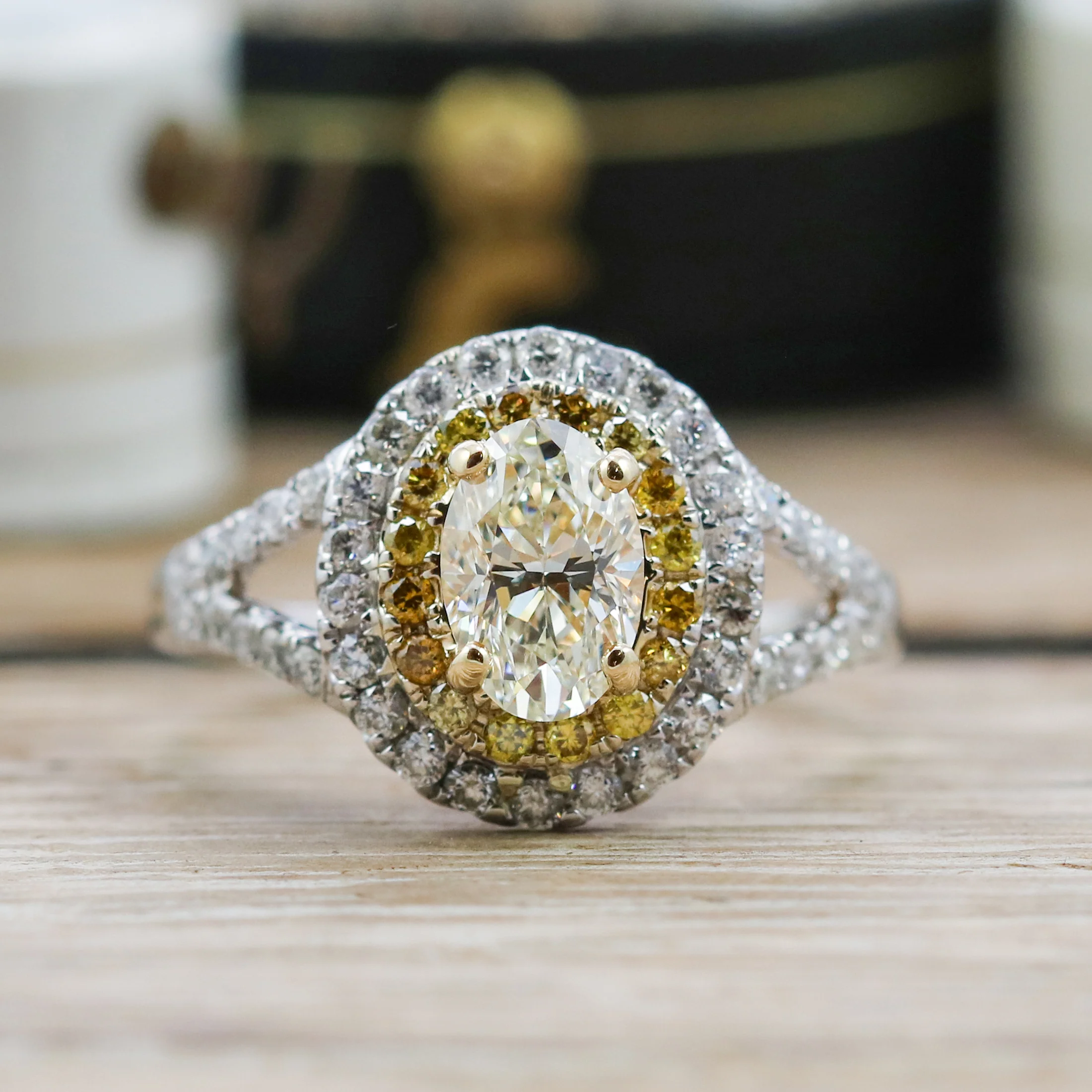 18kt Gold 1.14 Carat Oval Diamond Ring - Image 3