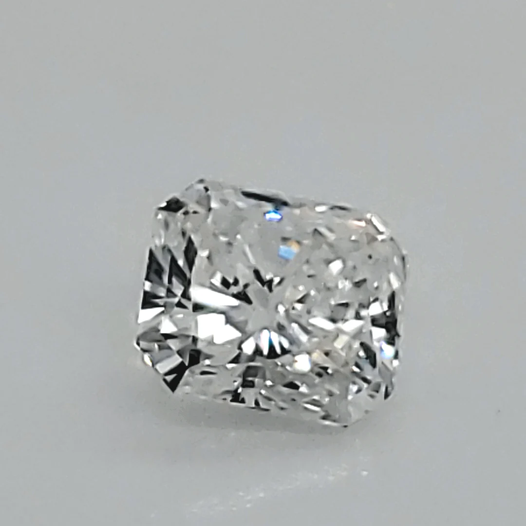 18kt White Gold 1.30 Carat Radiant Cut Diamond Engagement Ring - Image 3