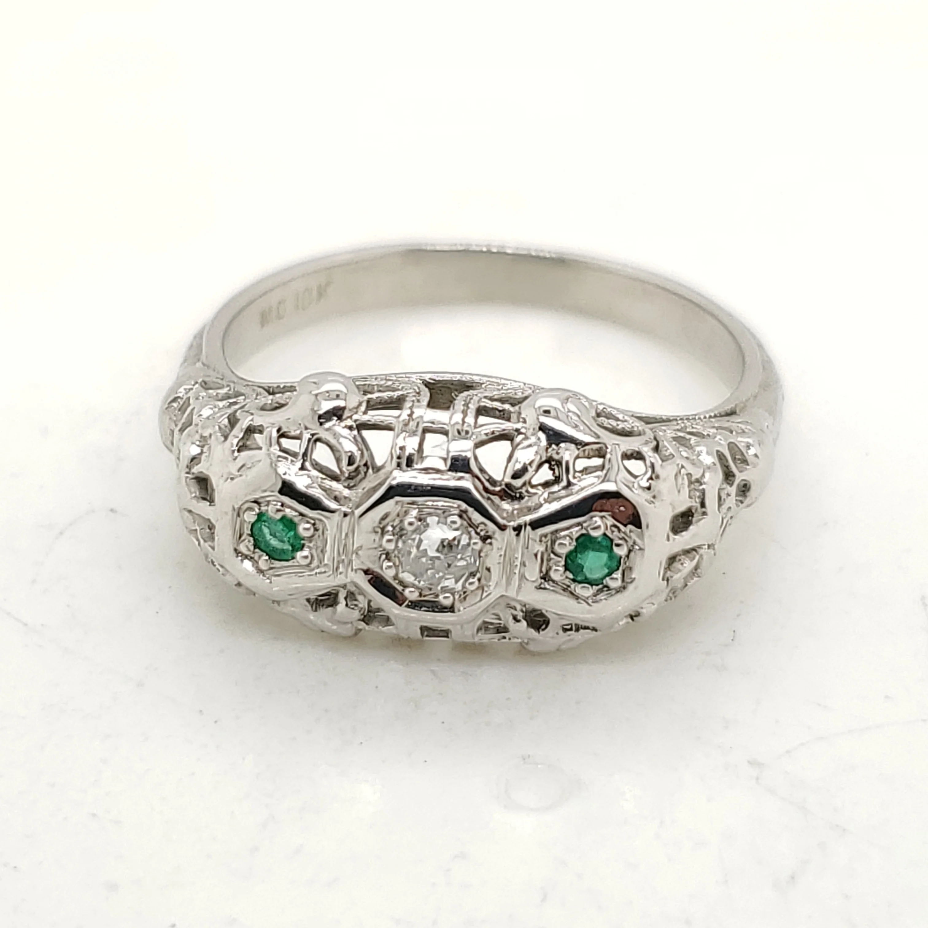 18Kt White Gold Art Deco Diamond and Emerald Ring
