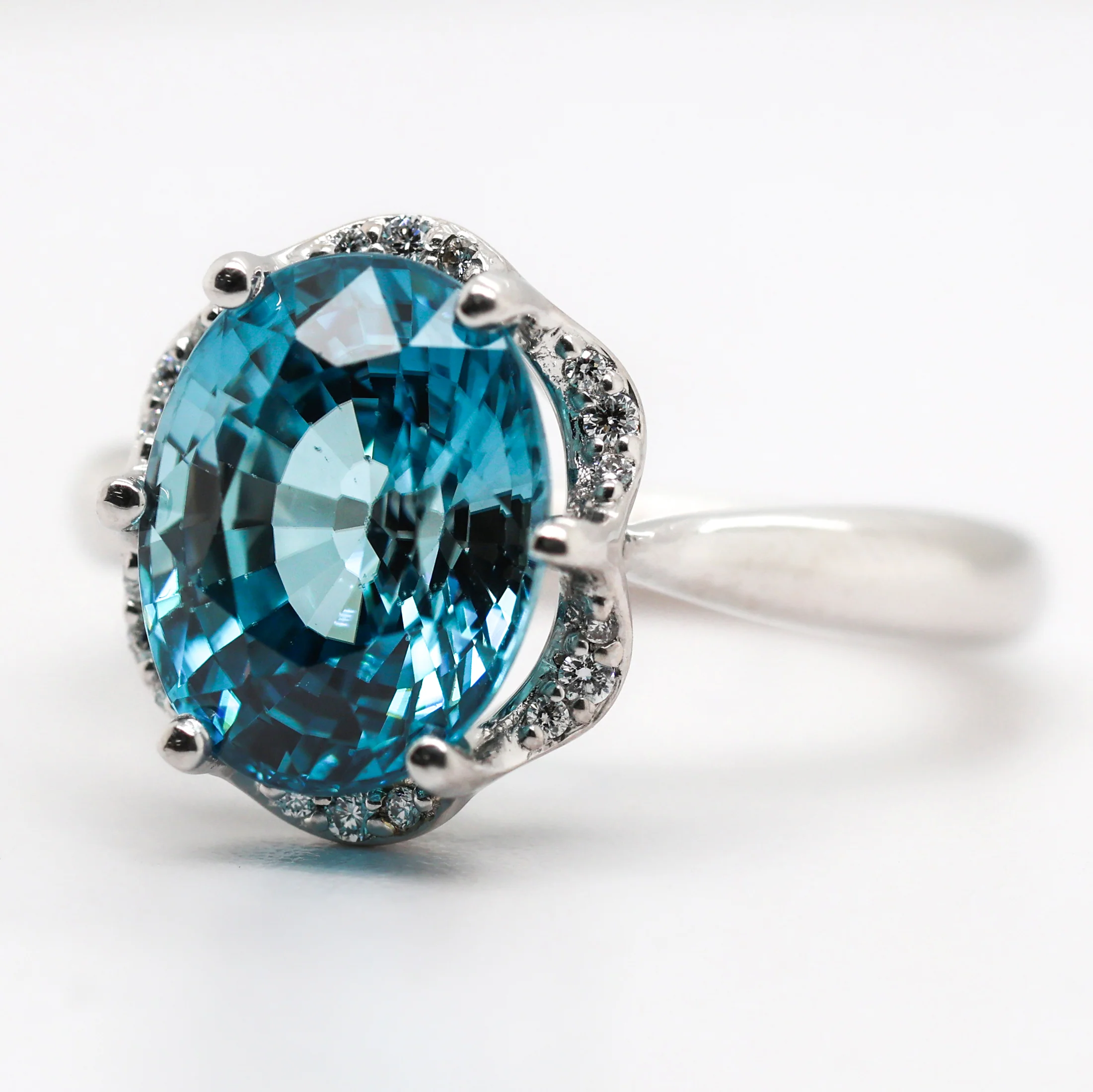 18kt White Gold Blue Zircon and Diamond Ring - Image 2