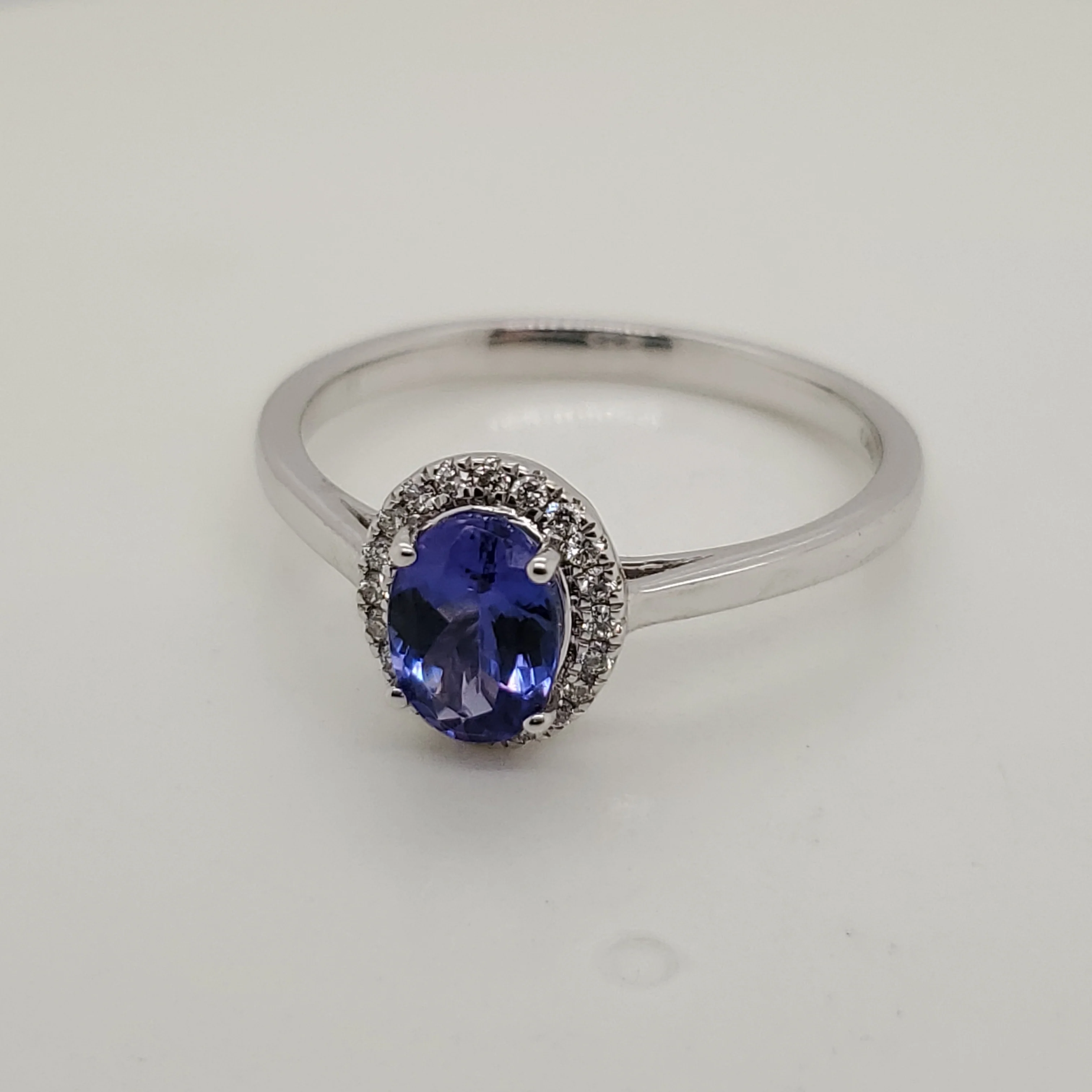 18kt White Gold Tanzanite and Diamond Ring