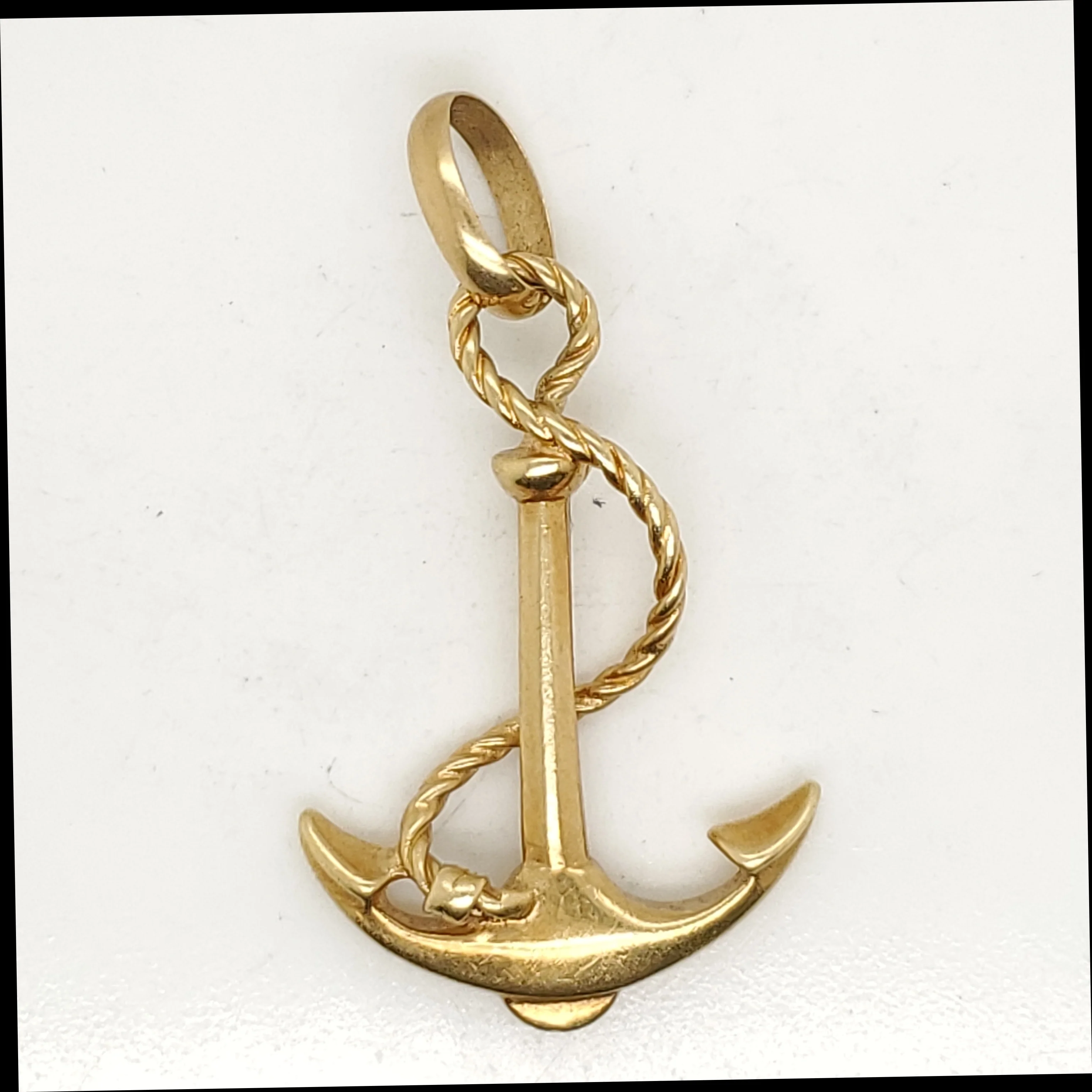 18kt Yellow Gold Anchor Pendant