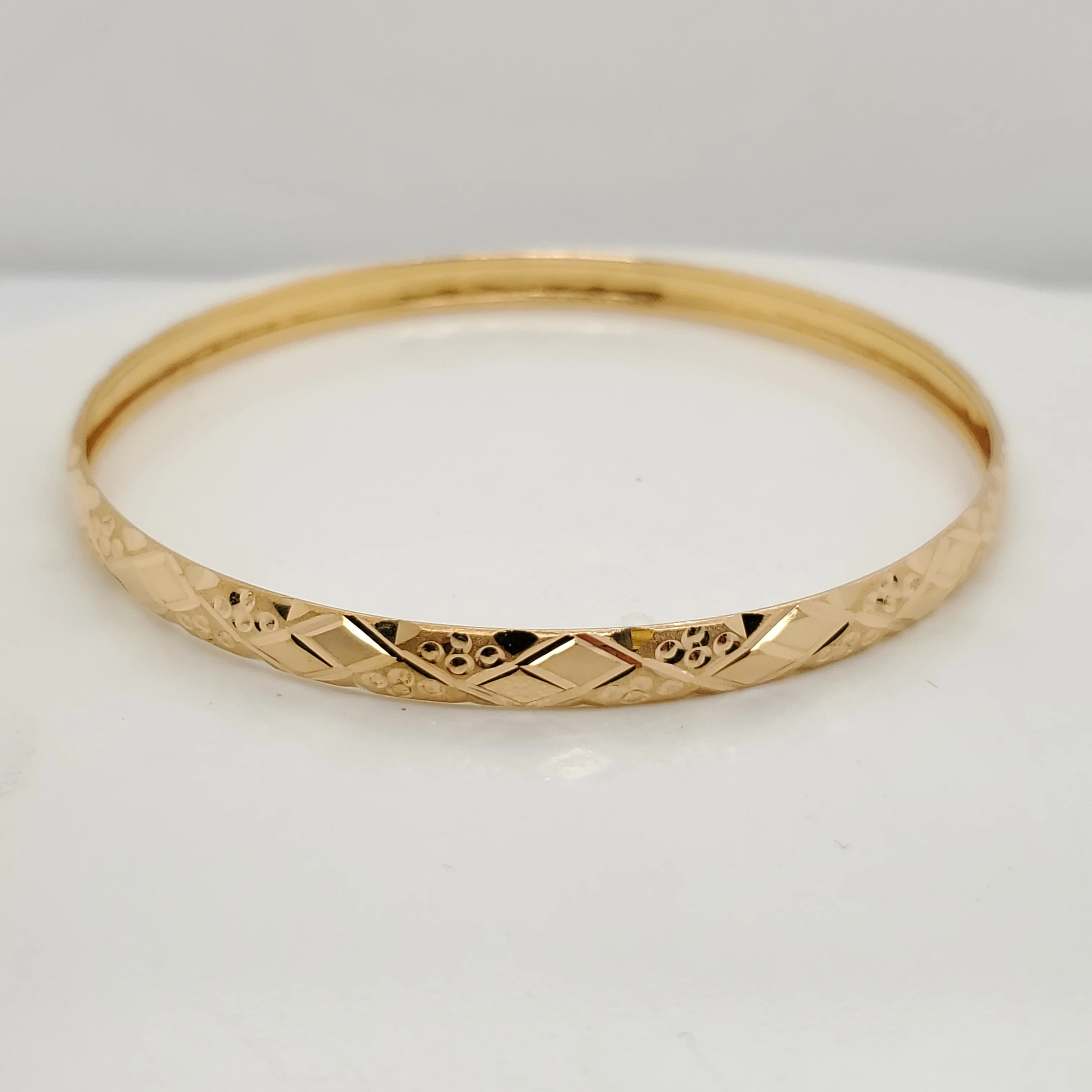 18kt Yellow Gold Engraved Bangle Bracelet