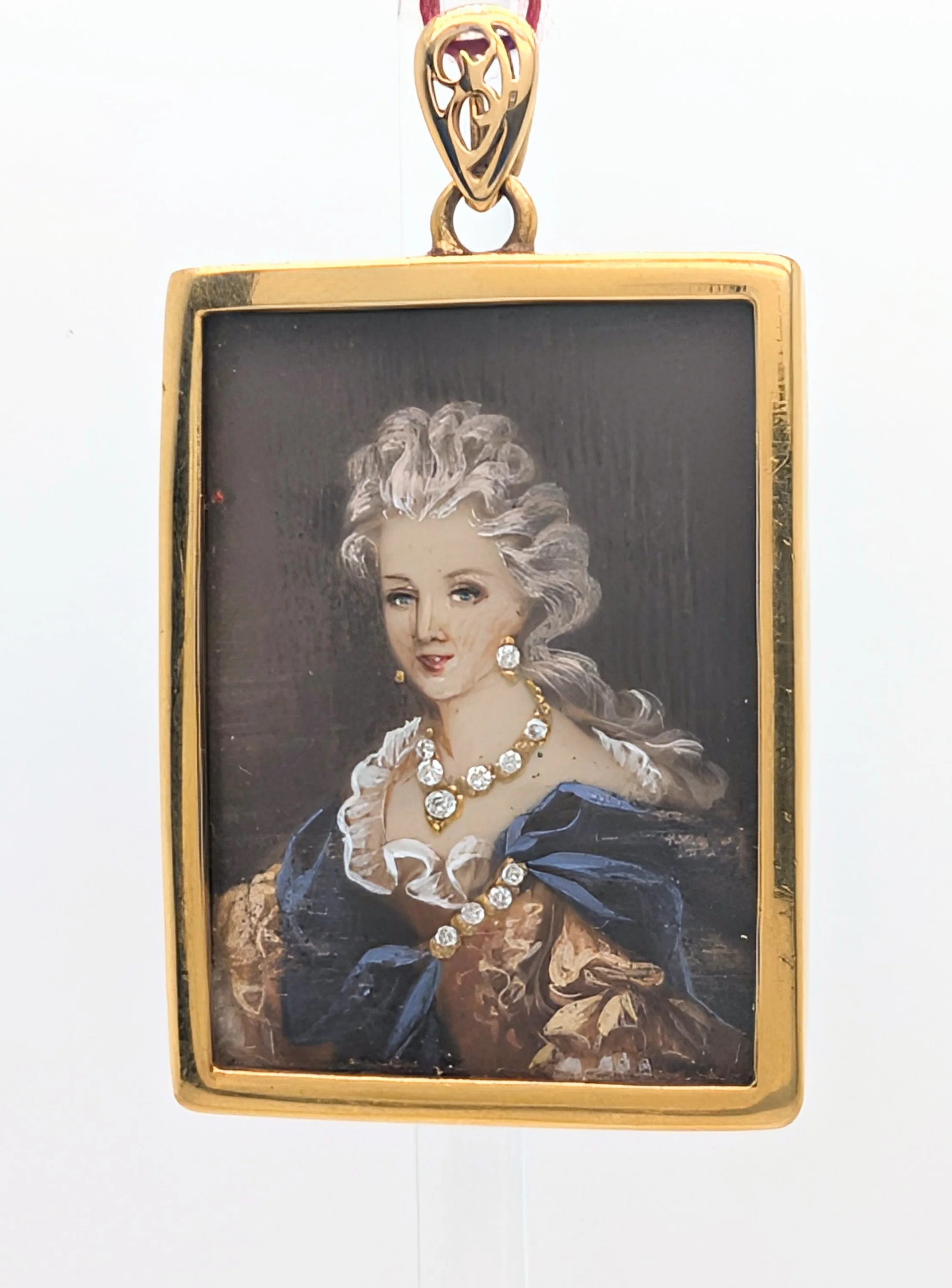 18kt Yellow Gold Portrait Pendant