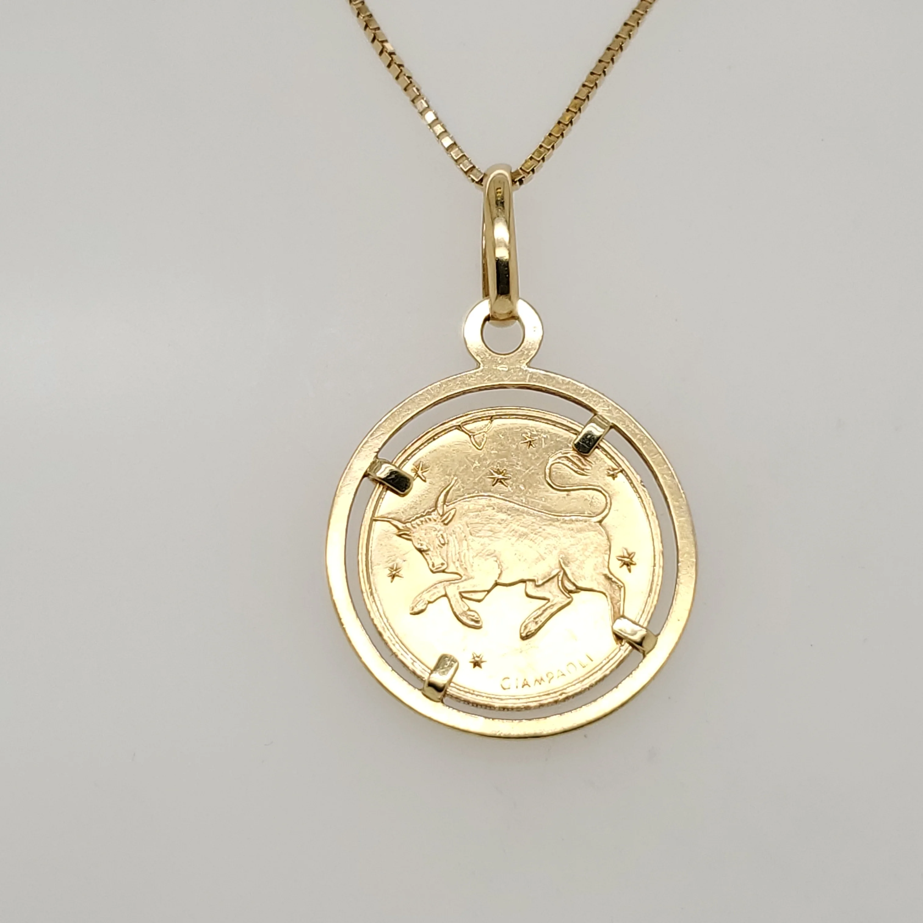 18kt Yellow Gold Zodiak Bull Pendant Necklace