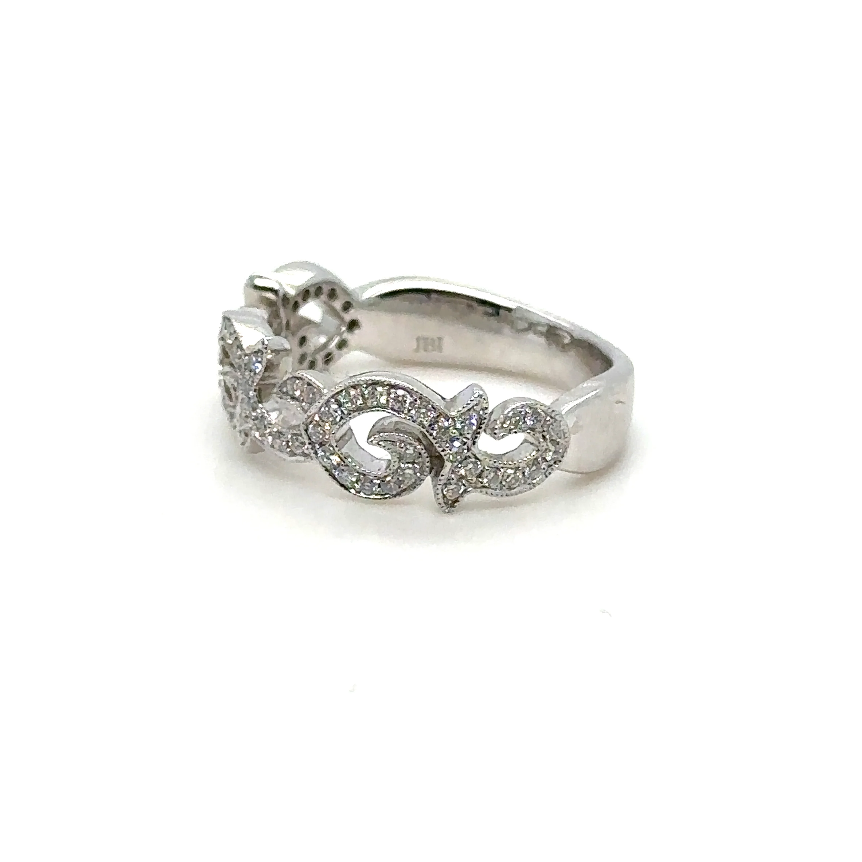 18Ktwg Open Work Diamond Band 66Br Diamonds 0.35Ctw 5.9Gr - Image 2