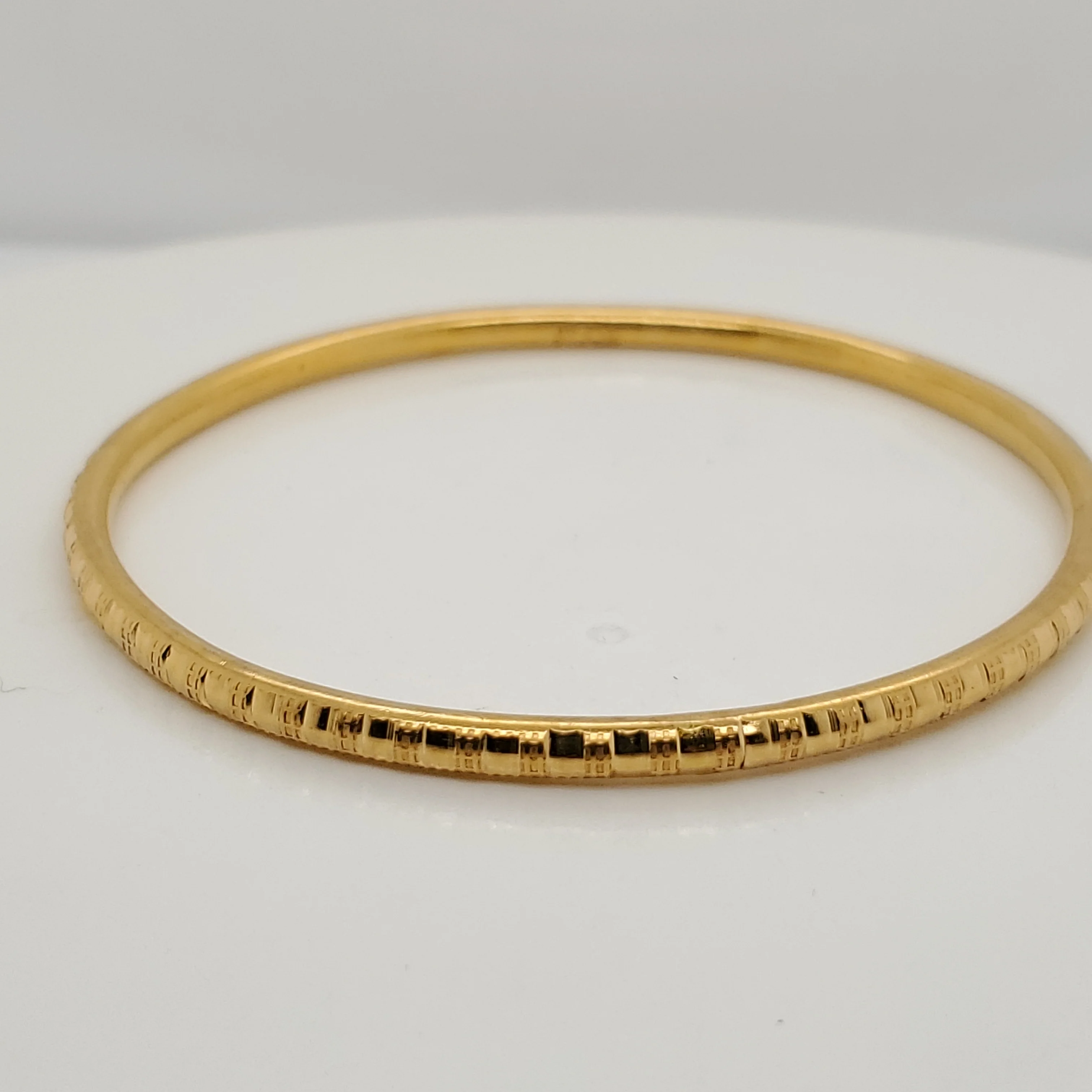 21Kt Yellow Gold Bangle Bracelet