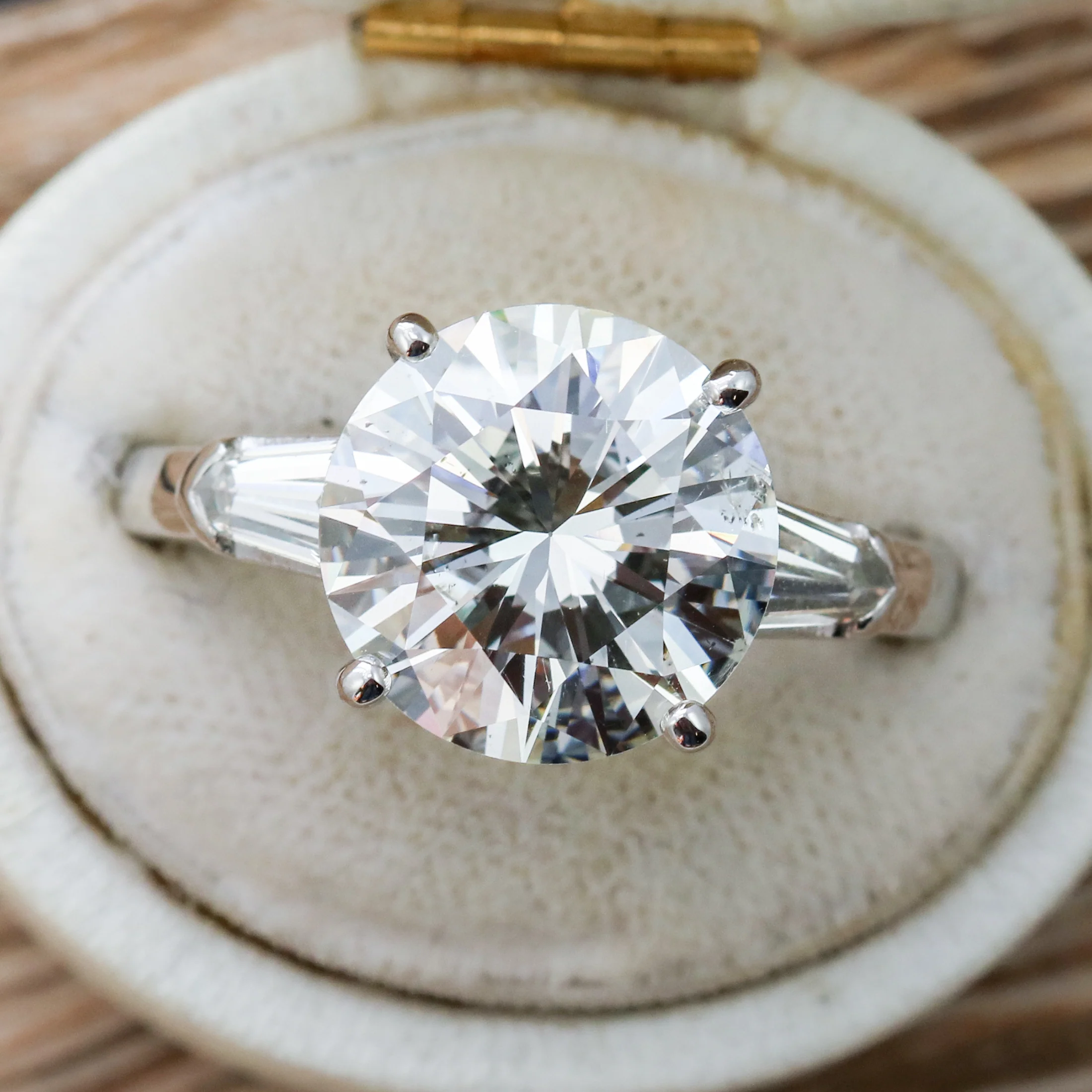 5.22 Carat Round Diamond Engagement Ring - Image 5