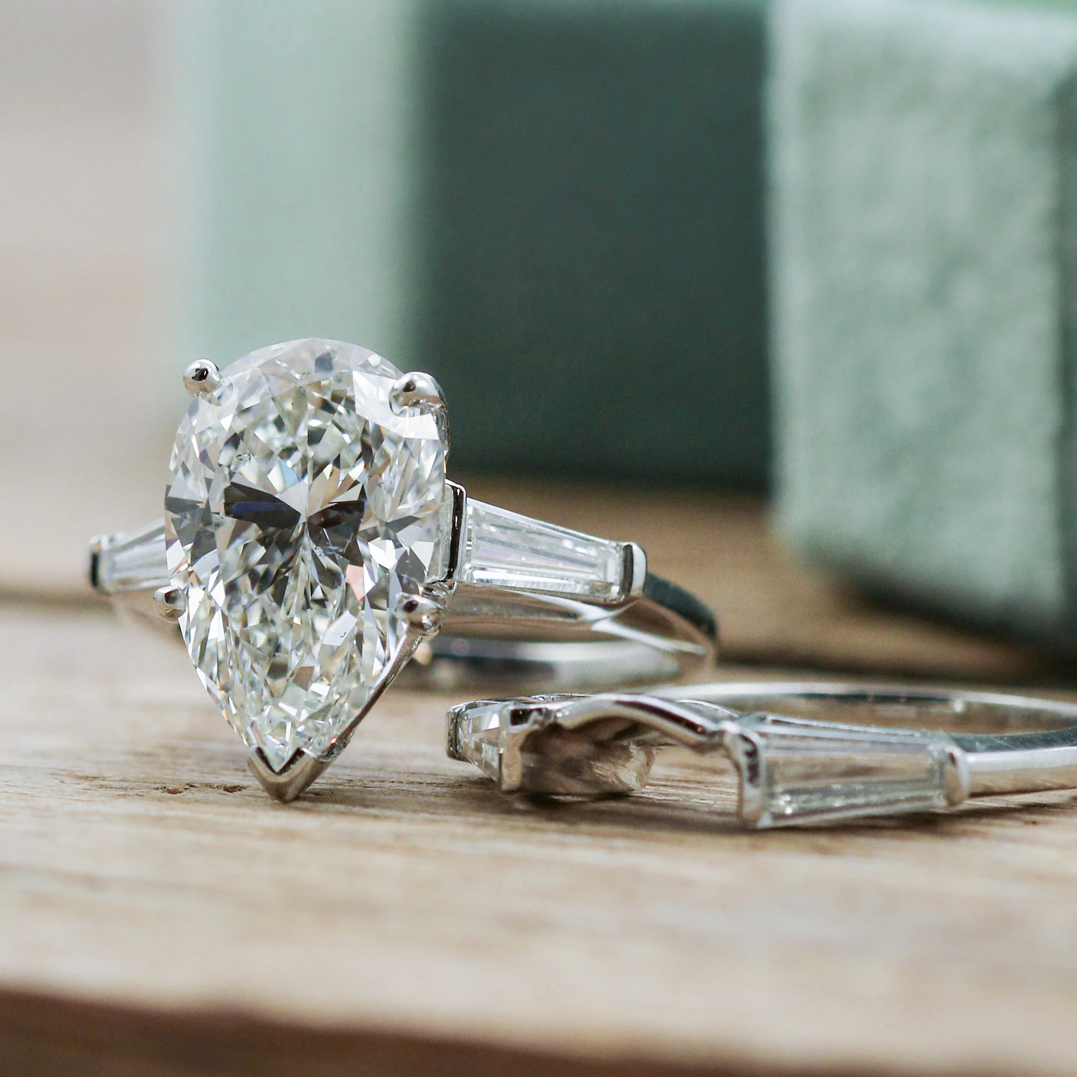 Platinum 5.30 Carat Pear Shaped Diamond Wedding Set - Image 3