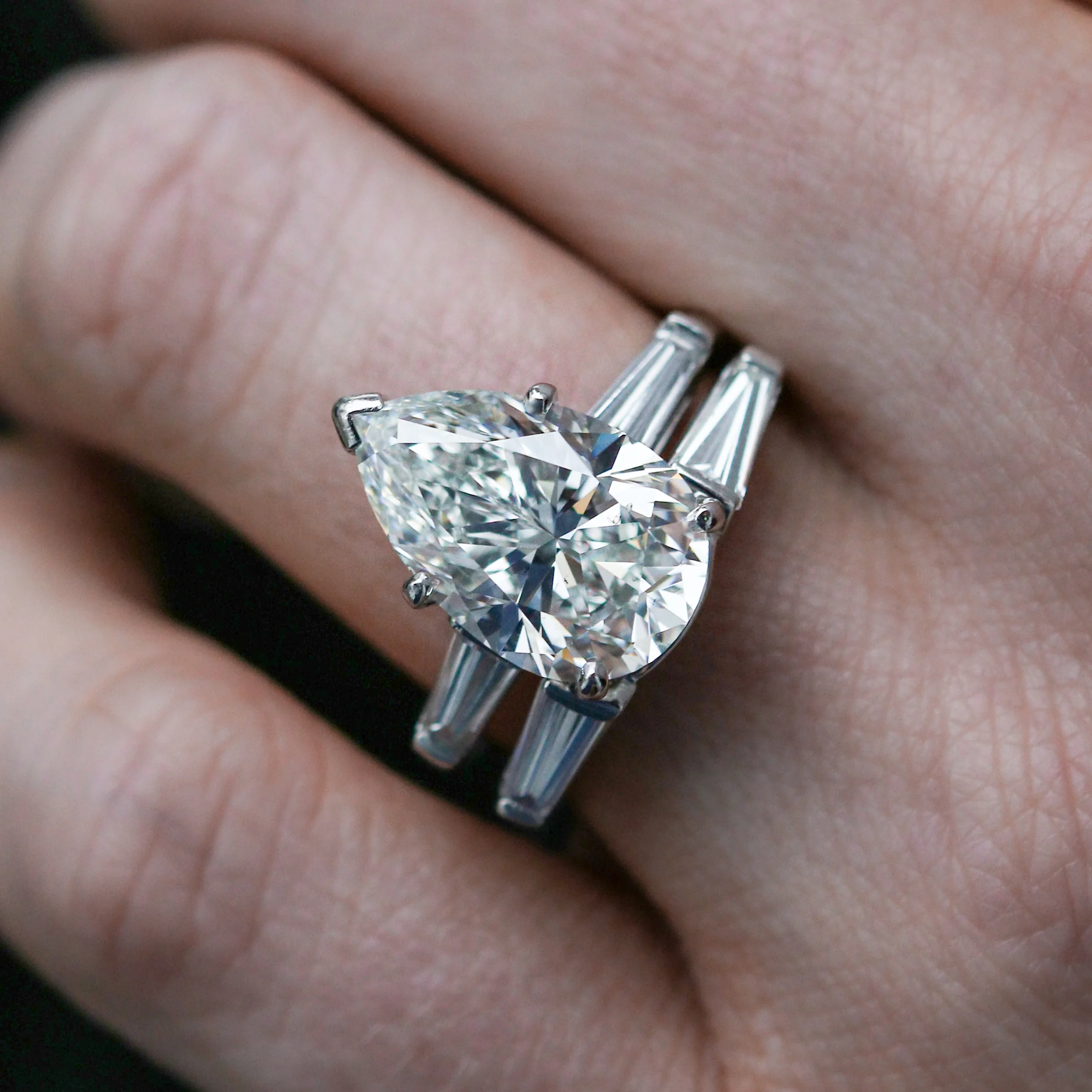 Platinum 5.30 Carat Pear Shaped Diamond Wedding Set - Image 4