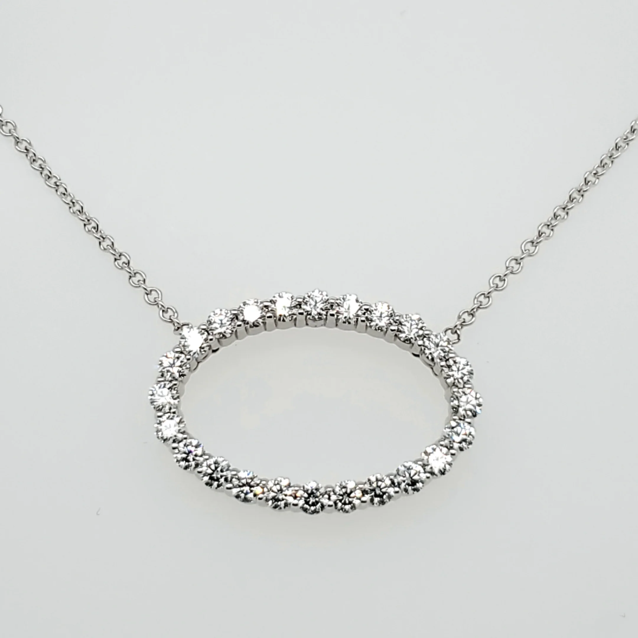 Pre-owned Hearts on Fire 18kt White Gold and Diamond East West Necklace