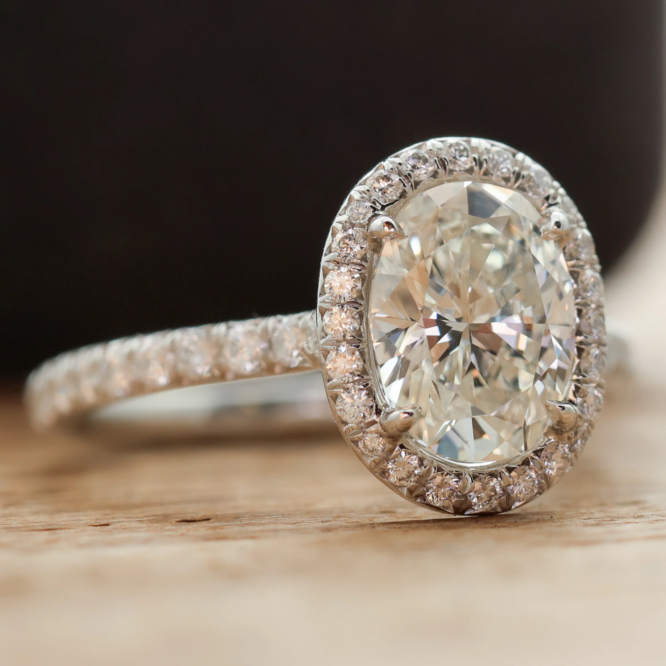 Pre-owned Tiffany $ Co 1.67 Carat Oval Diamond Engagement Ring - Image 4