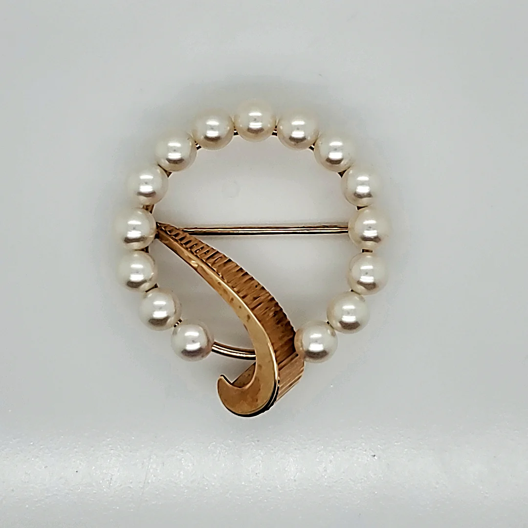 Vintage 14kt Yellow Gold and Pearl Circle Brooch
