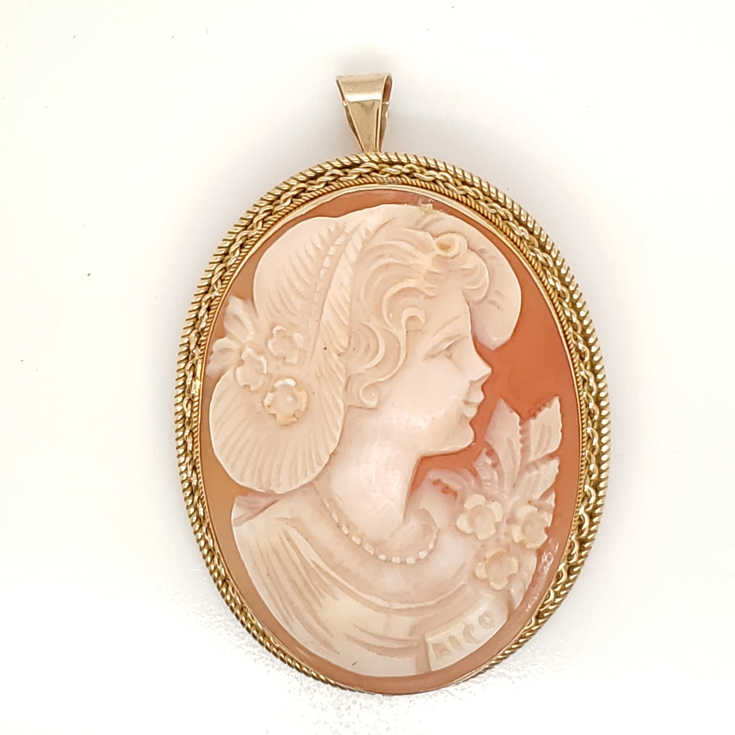 Vintage 14Kt Yellow Gold Carved Shell Cameo Pendant Brooch