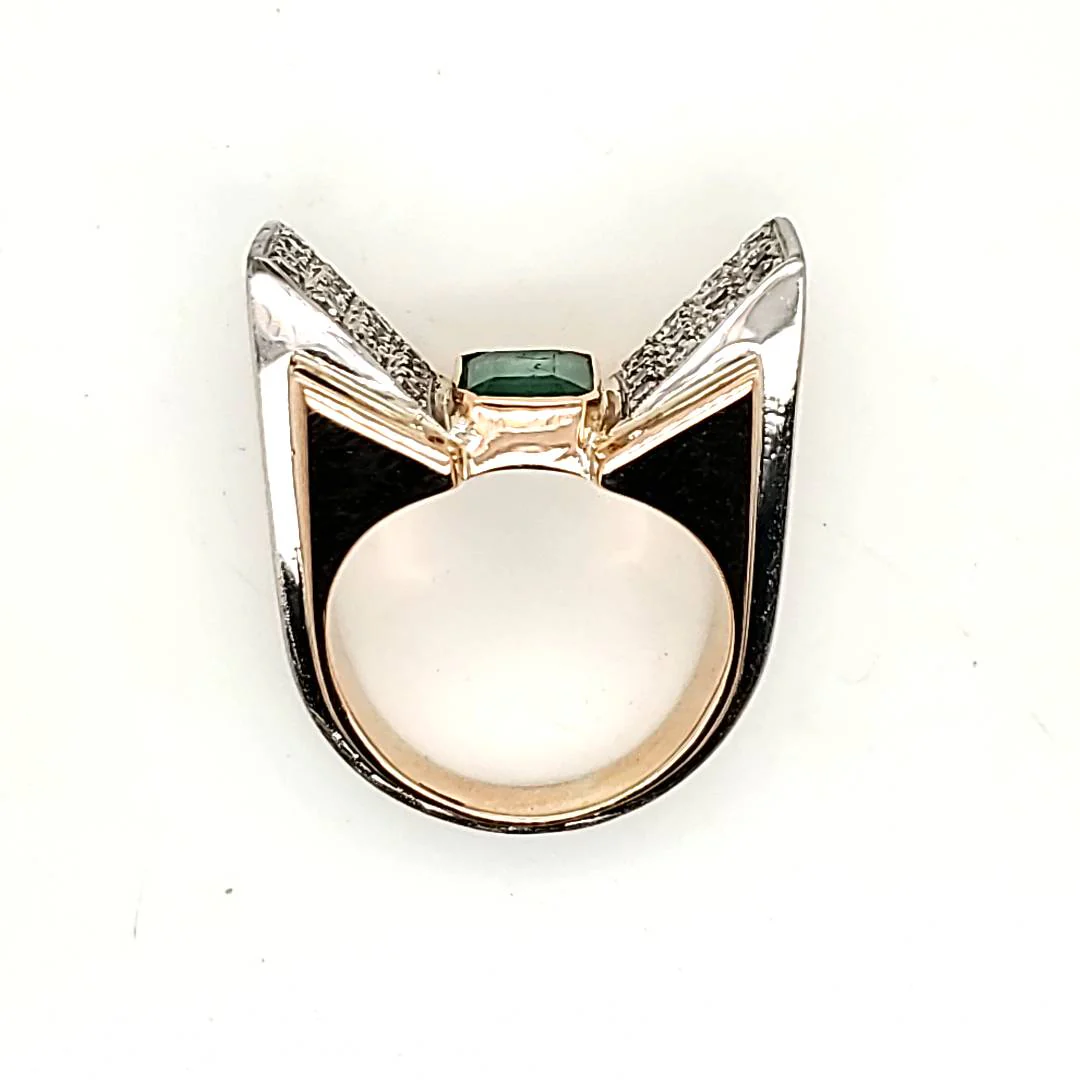 Vintage Brutalist Platinum and 18kt Yellow gold Emerald and Diamond Ring - Image 3