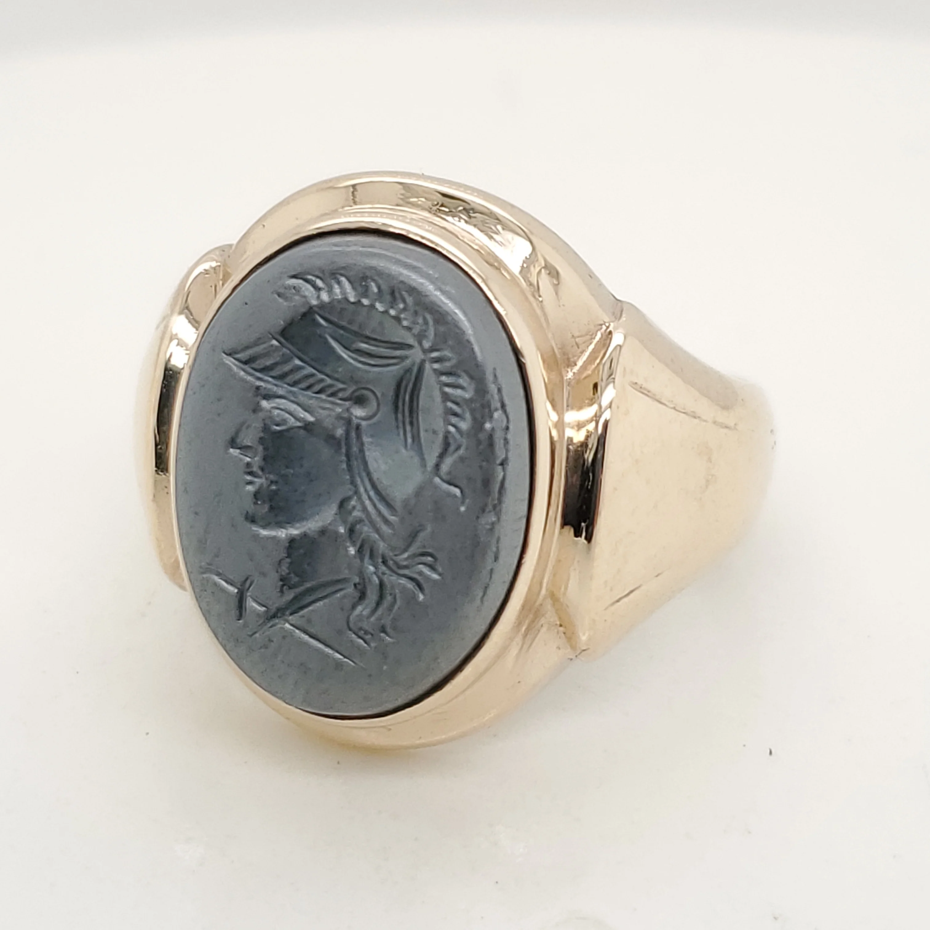 Vintage Mens 10kt Gold Carved Hematite Intaglio Ring
